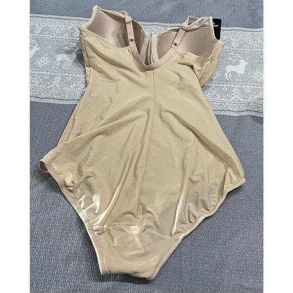 Bali Firm-Control Ultra-Light Body Shaper with Lace, Built-In Underwire Bra - Picture 4 of 6